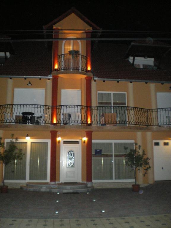 Mediterran-Apartmanok-ฮอร์กานี ภายนอก รูปภาพ