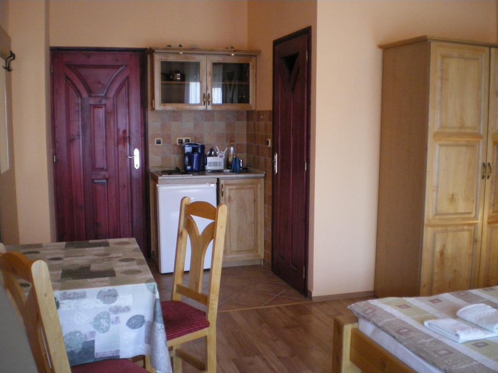 Mediterran-Apartmanok-ฮอร์กานี ภายนอก รูปภาพ
