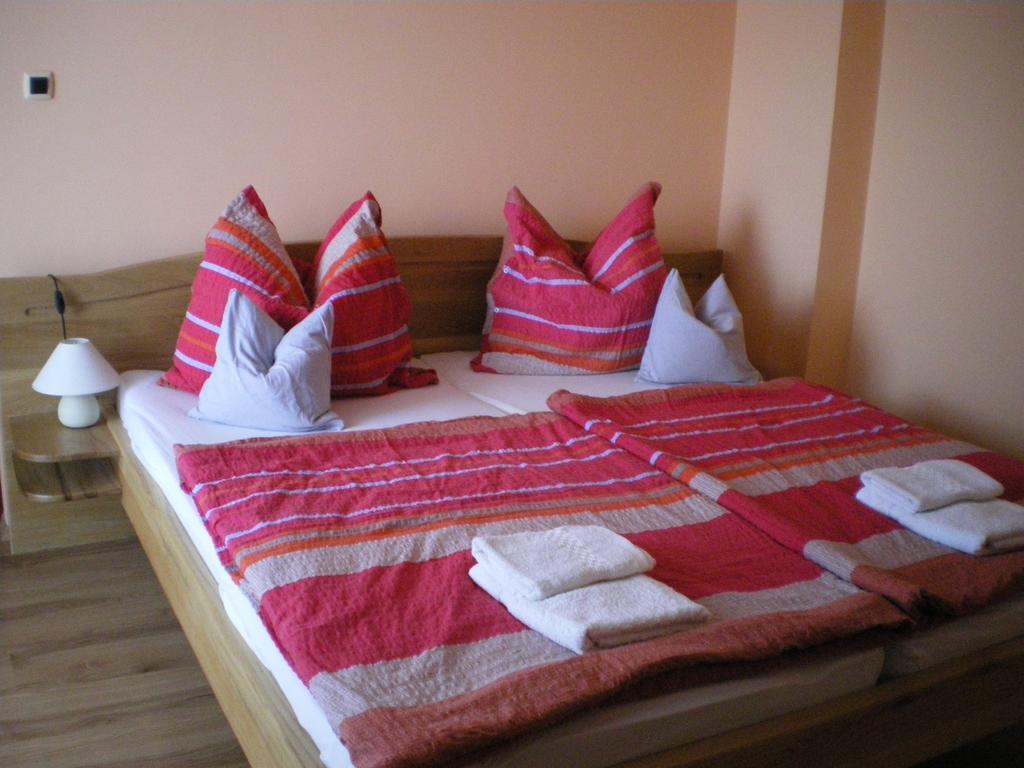 Mediterran-Apartmanok-ฮอร์กานี ภายนอก รูปภาพ