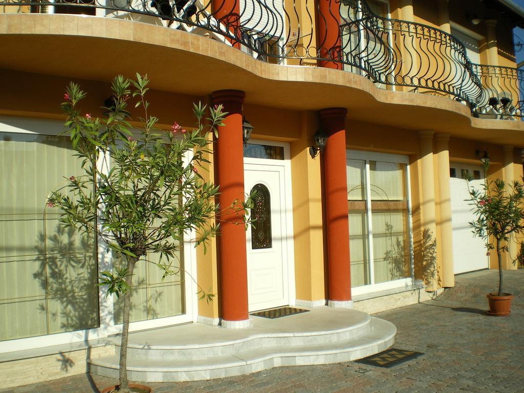 Mediterran-Apartmanok-ฮอร์กานี ภายนอก รูปภาพ